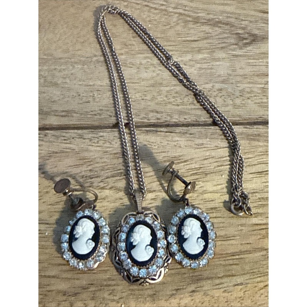 Vintage Cameo Necklace Earrings Black White Gold Tone Jewelry Set